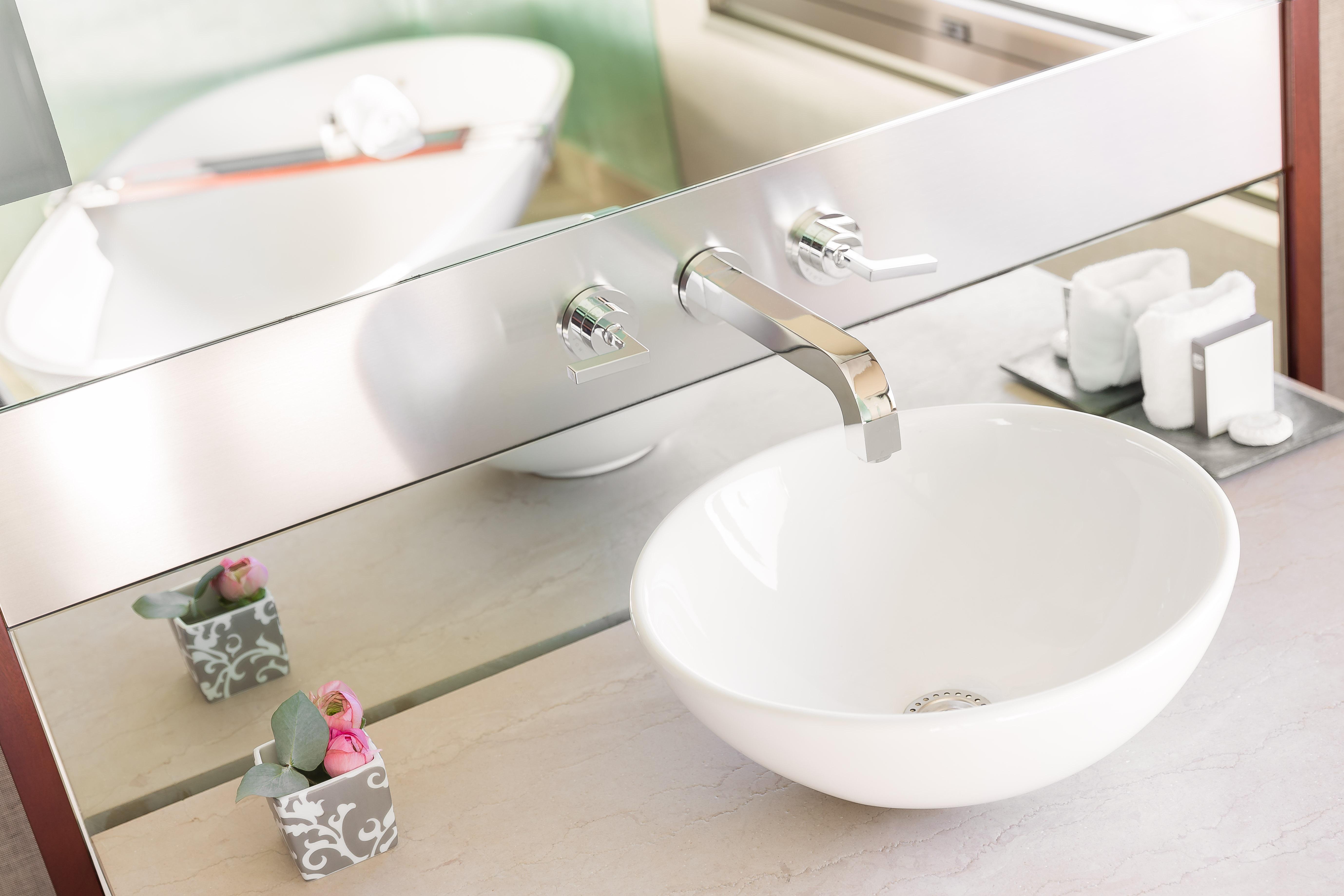 Hotel Miramar Barcelona Gl Luaran gambar A washbasin