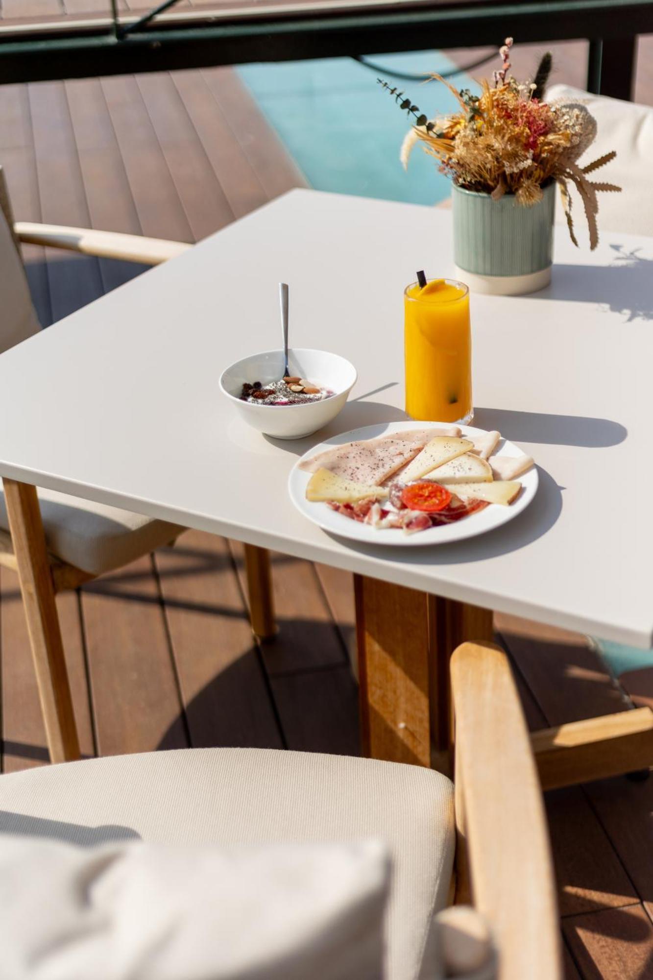 Hotel Miramar Barcelona Gl Luaran gambar A typical breakfast at the hotel