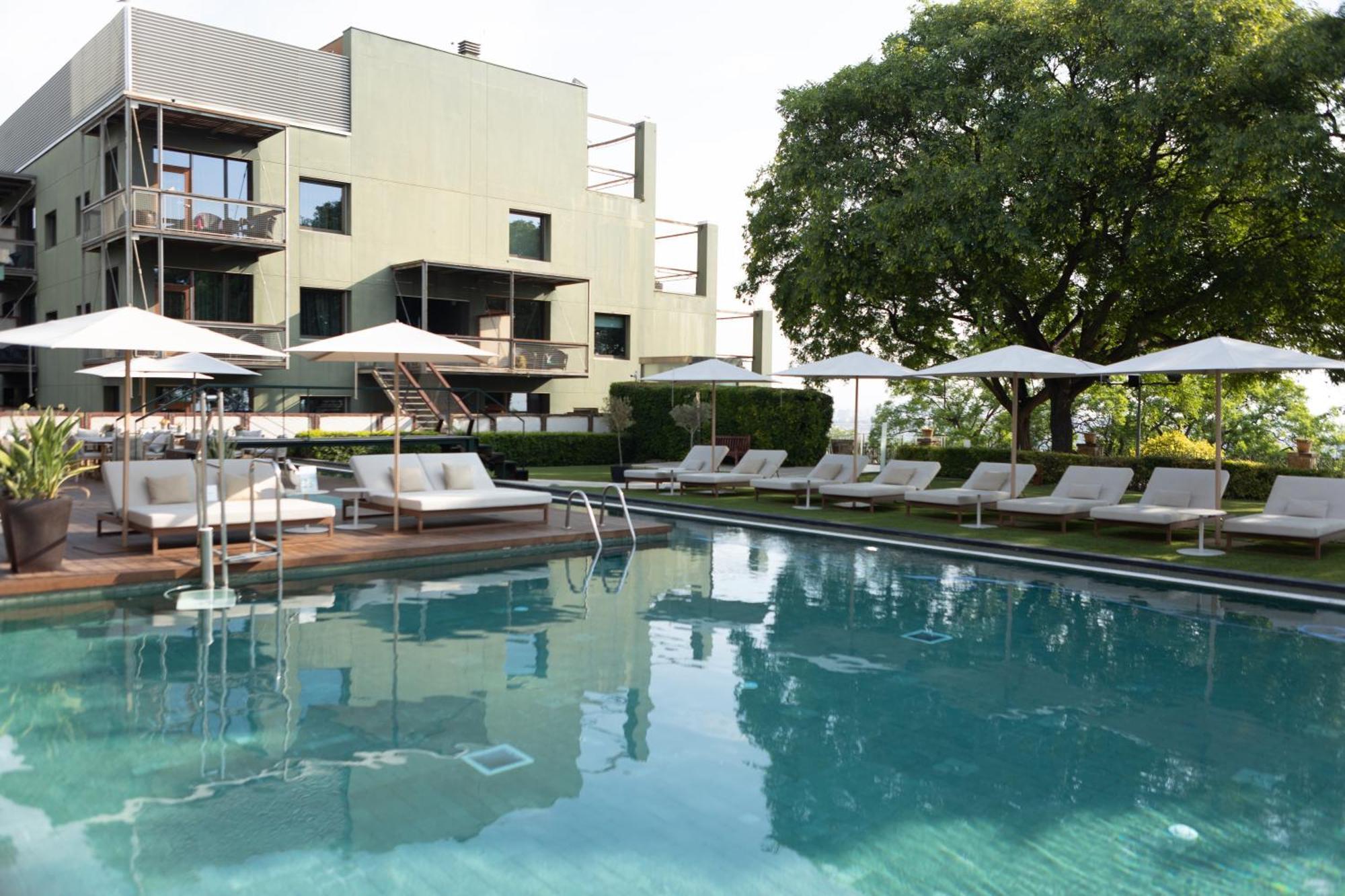 Hotel Miramar Barcelona Gl Luaran gambar The swimming pool at the Hotel