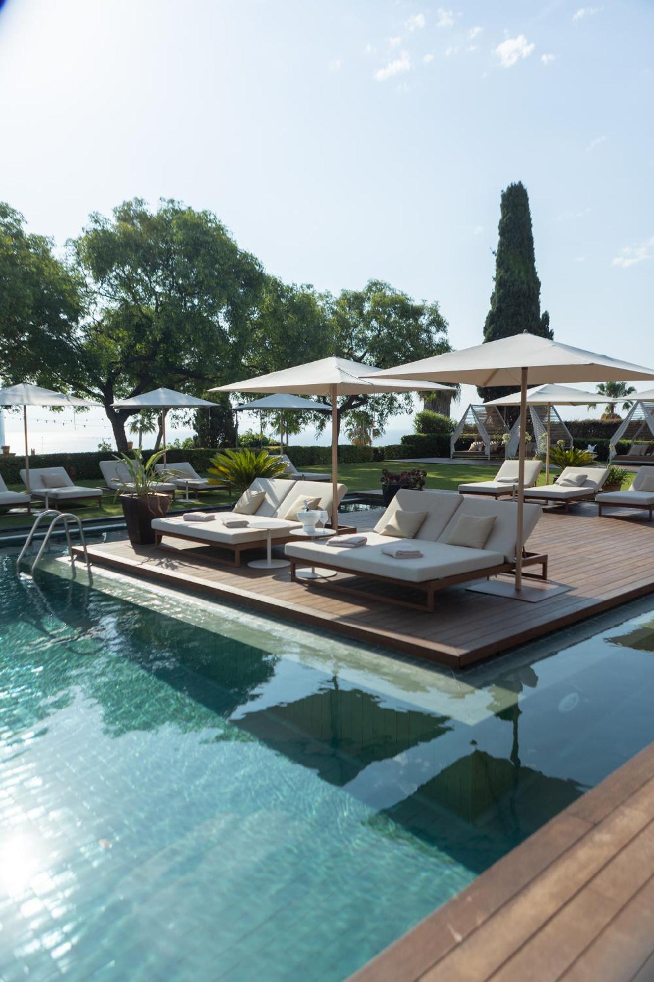 Hotel Miramar Barcelona Gl Luaran gambar The pool at the hotel