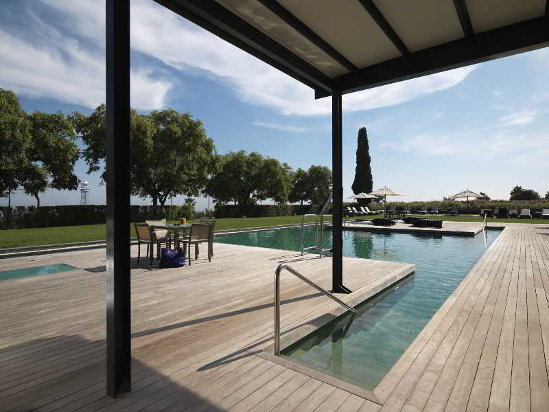 Hotel Miramar Barcelona Gl Luaran gambar The swimming pool at the hotel