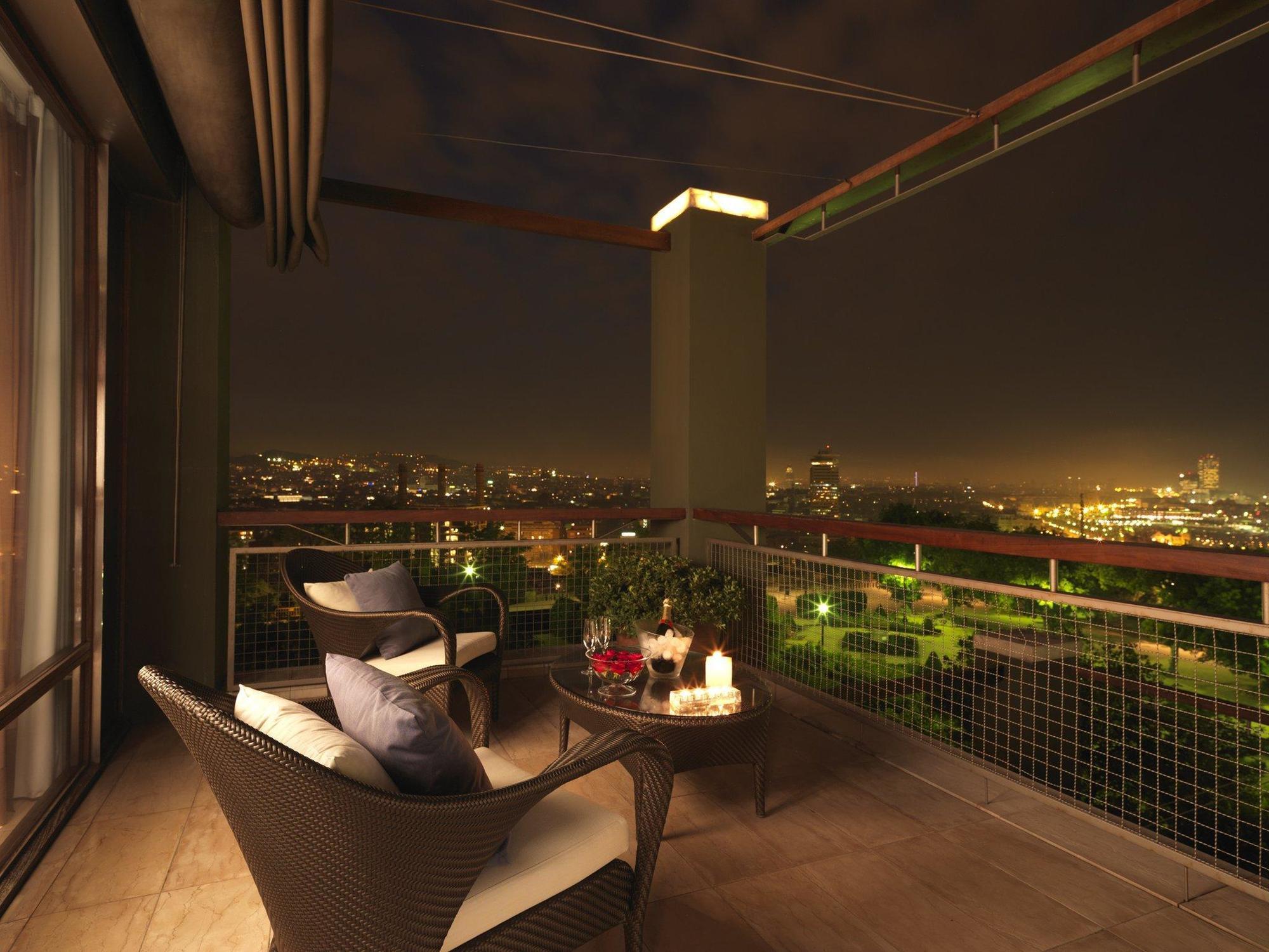 Hotel Miramar Barcelona Gl Luaran gambar A balcony