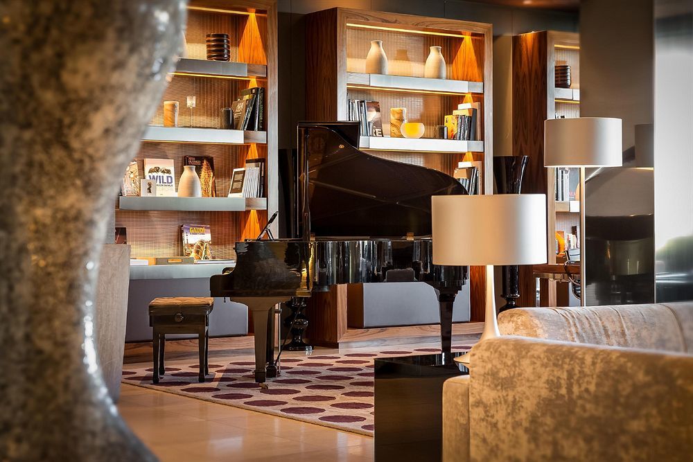 Hotel Miramar Barcelona Gl Luaran gambar The piano in the lobby