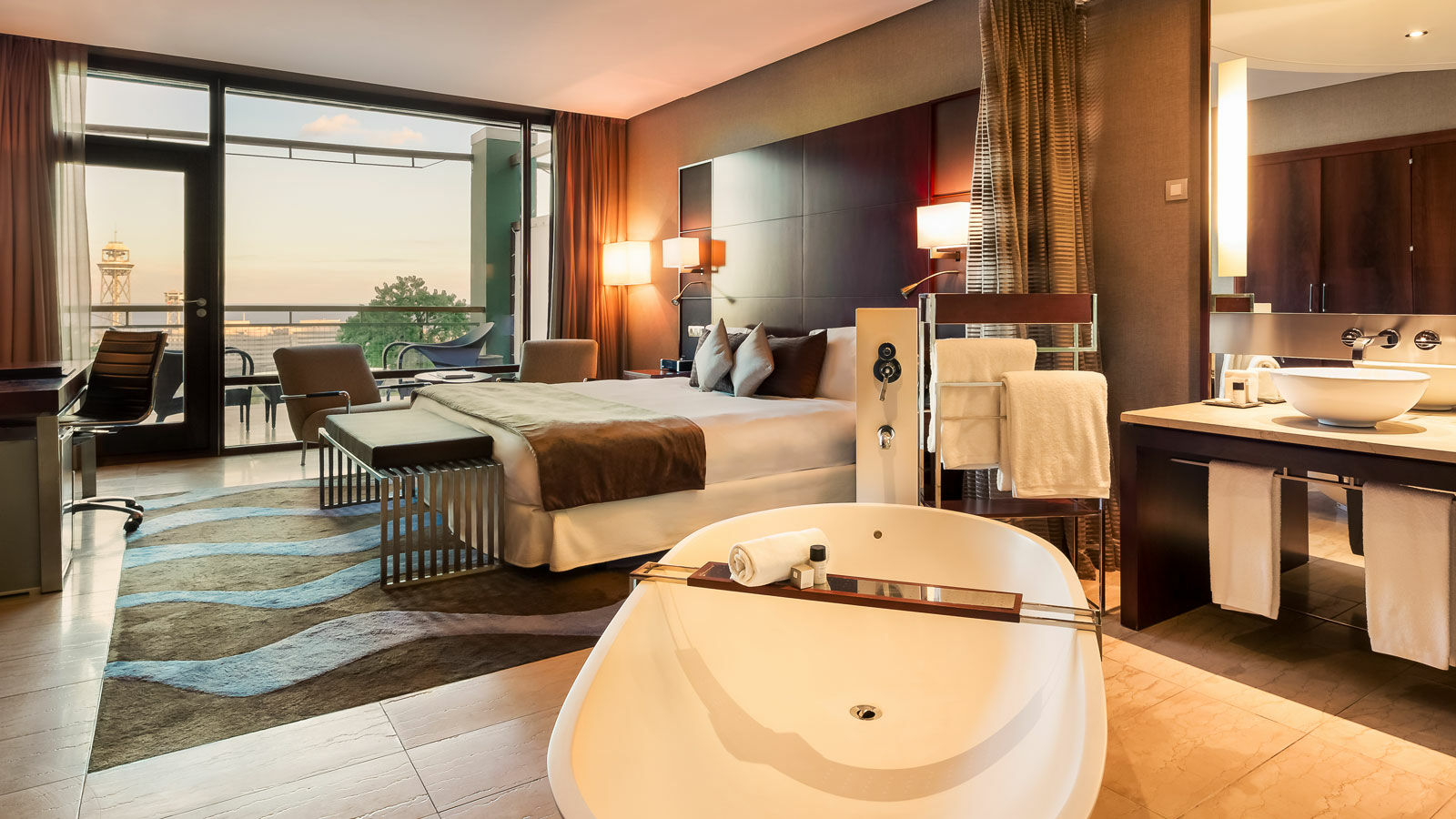 Hotel Miramar Barcelona Gl Luaran gambar A suite at the hotel